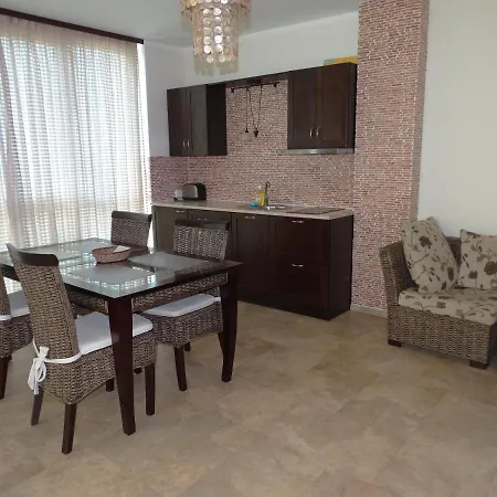 Chateau Del Marina Complex 内塞伯尔