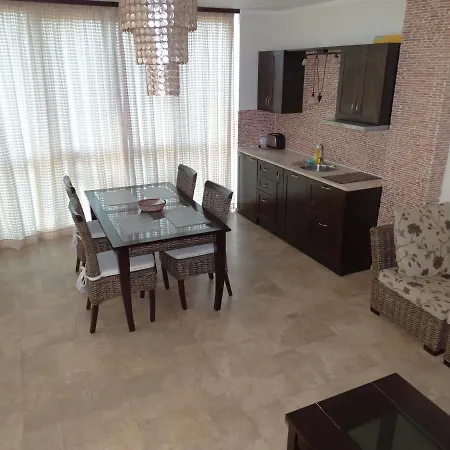 Chateau Del Marina Complex 아파트호텔 네세부르