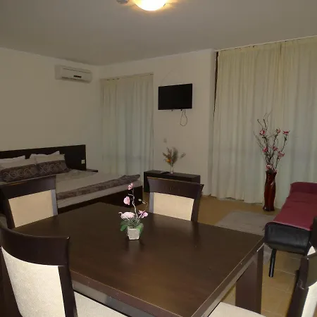 Chateau Del Marina Complex 2* 内塞伯尔