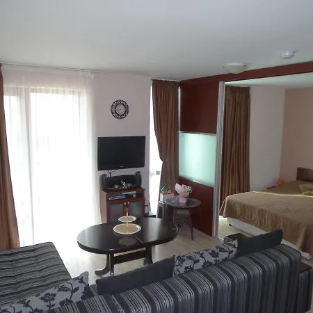 Chateau Del Marina Complex